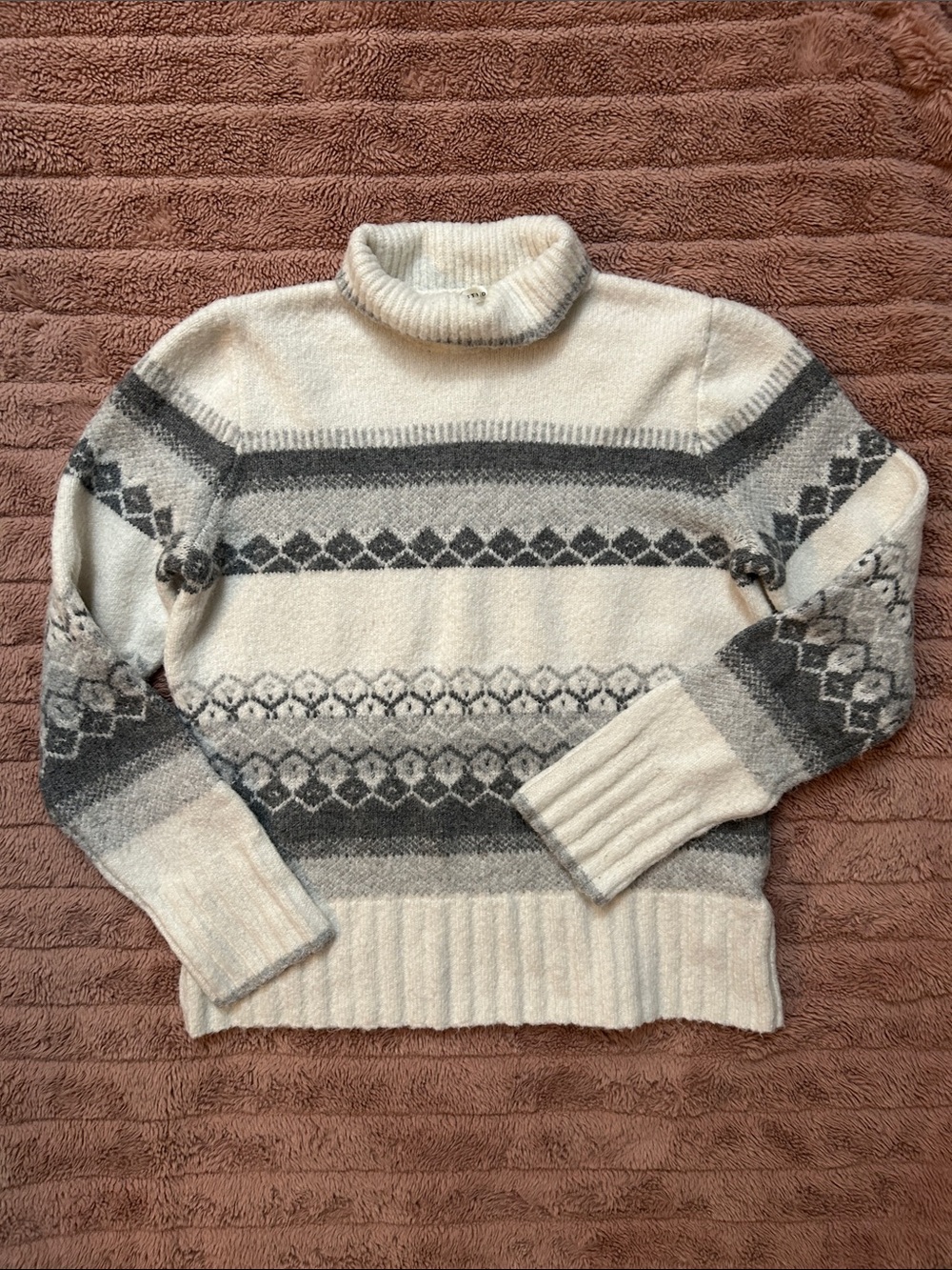 Max Studio Cream and Gray Patterned Turtleneck Sweater